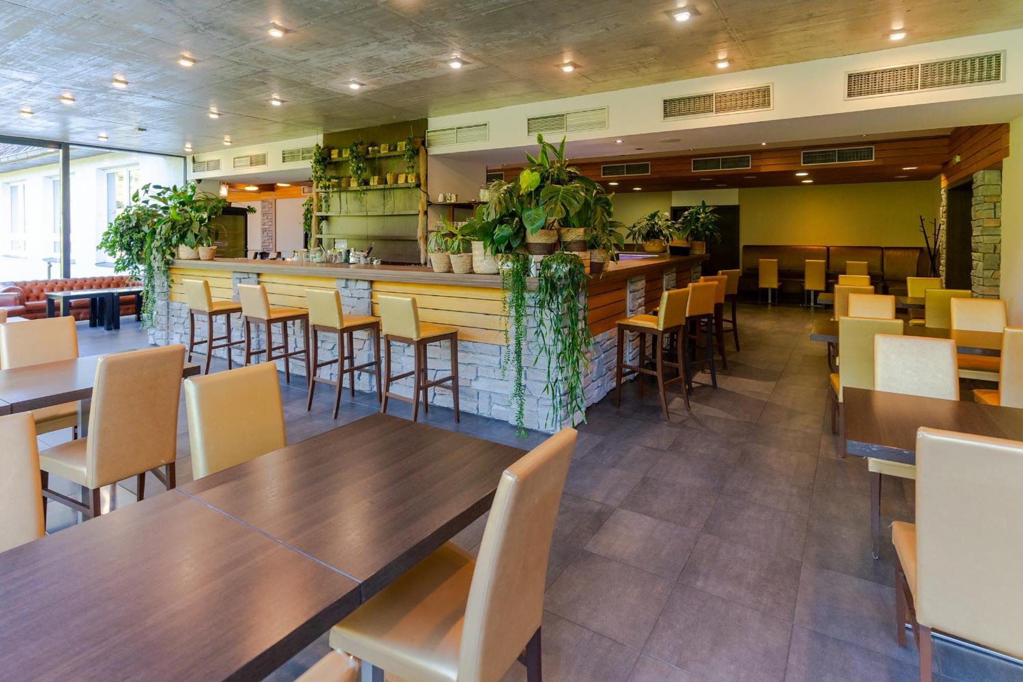 Hotel Ostredok Демановска Долина Екстериор снимка