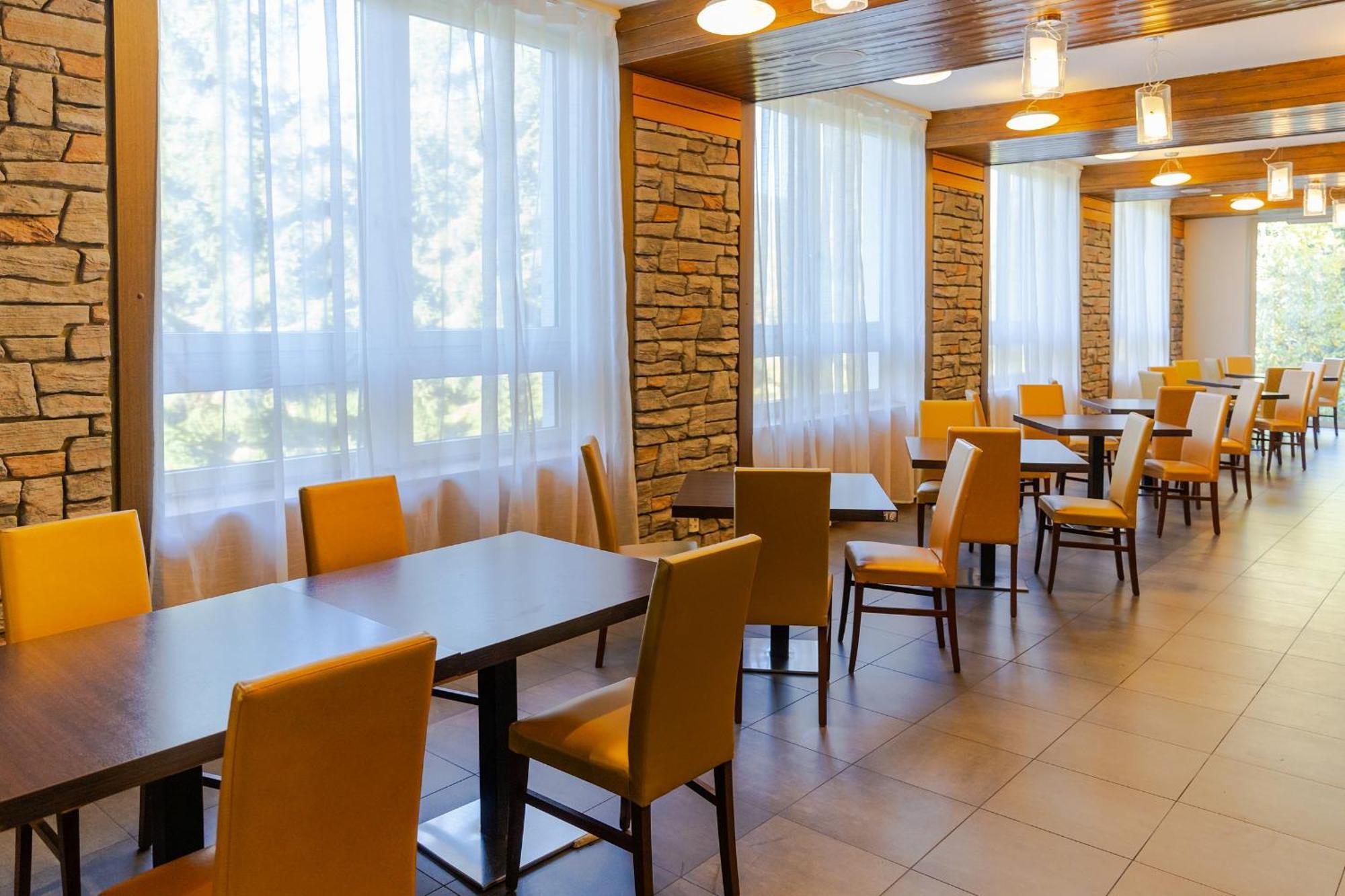 Hotel Ostredok Демановска Долина Екстериор снимка
