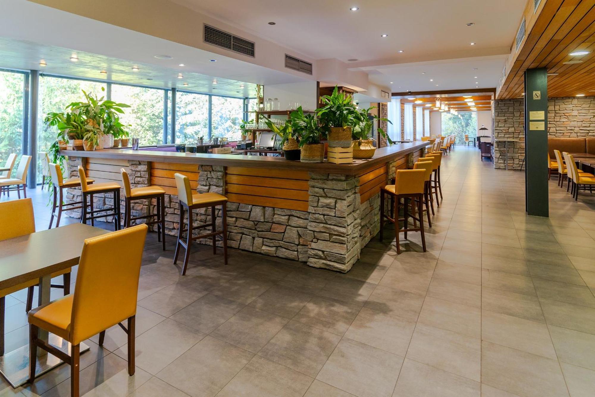 Hotel Ostredok Демановска Долина Екстериор снимка