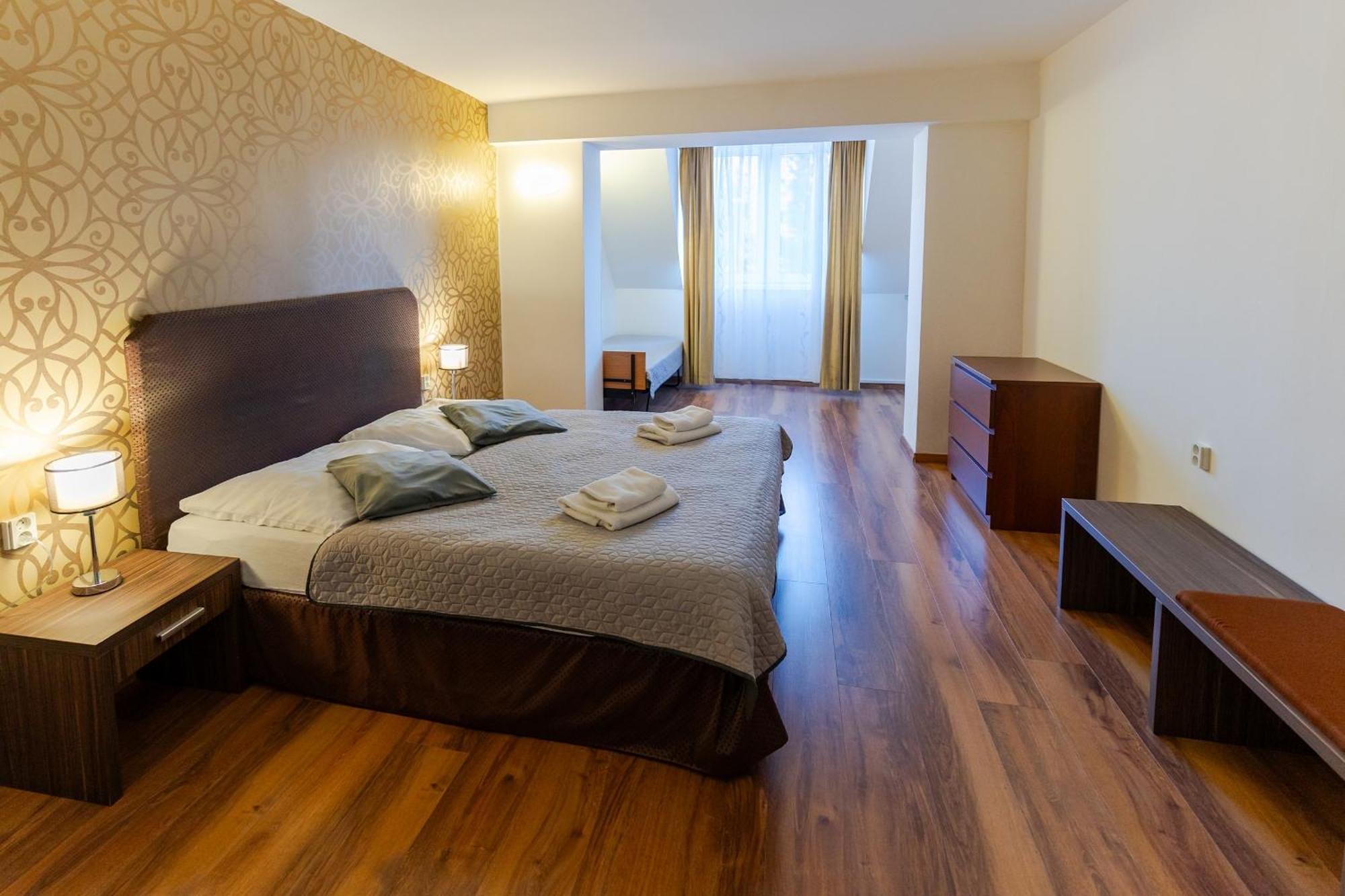 Hotel Ostredok Демановска Долина Екстериор снимка