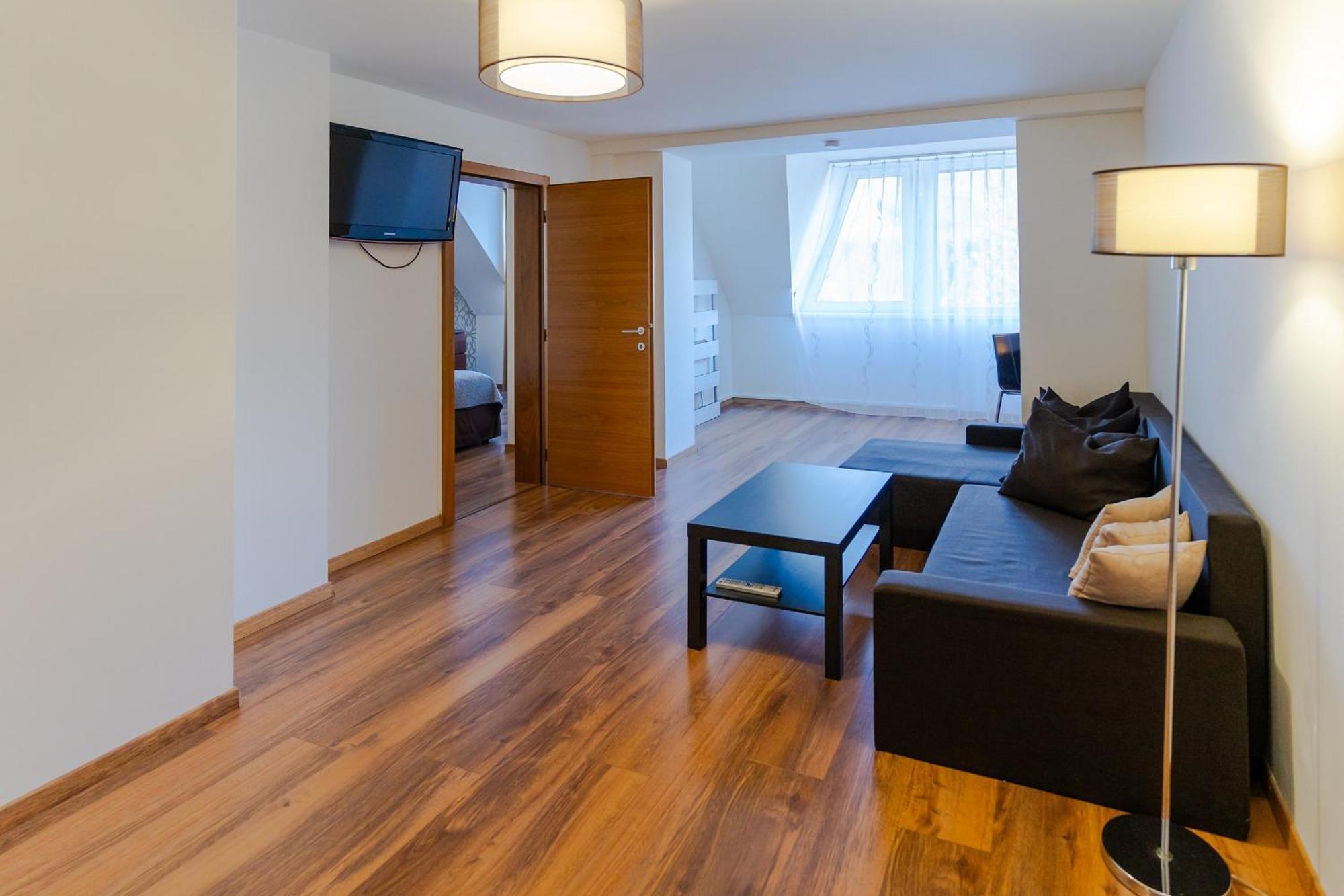 Hotel Ostredok Демановска Долина Екстериор снимка