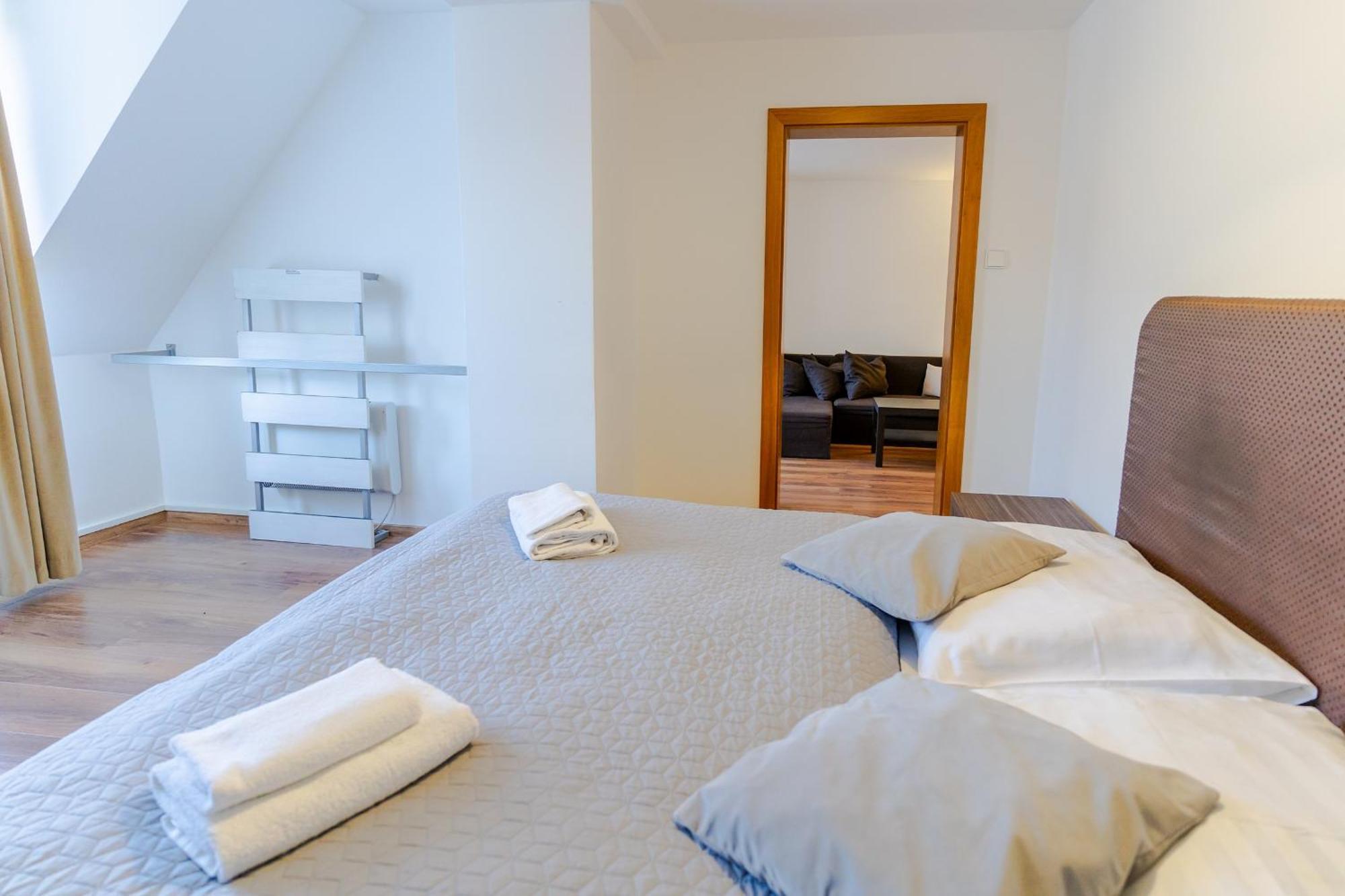 Hotel Ostredok Демановска Долина Екстериор снимка
