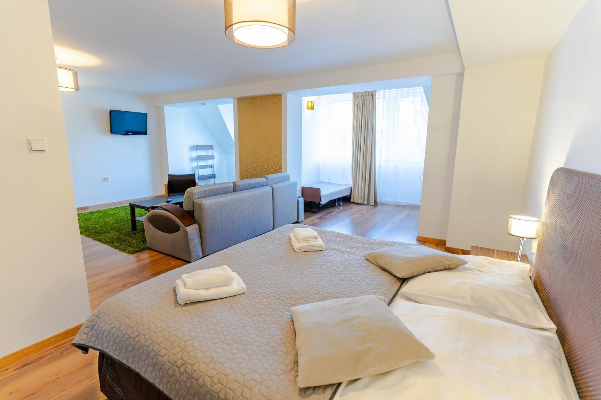 Hotel Ostredok Демановска Долина Екстериор снимка