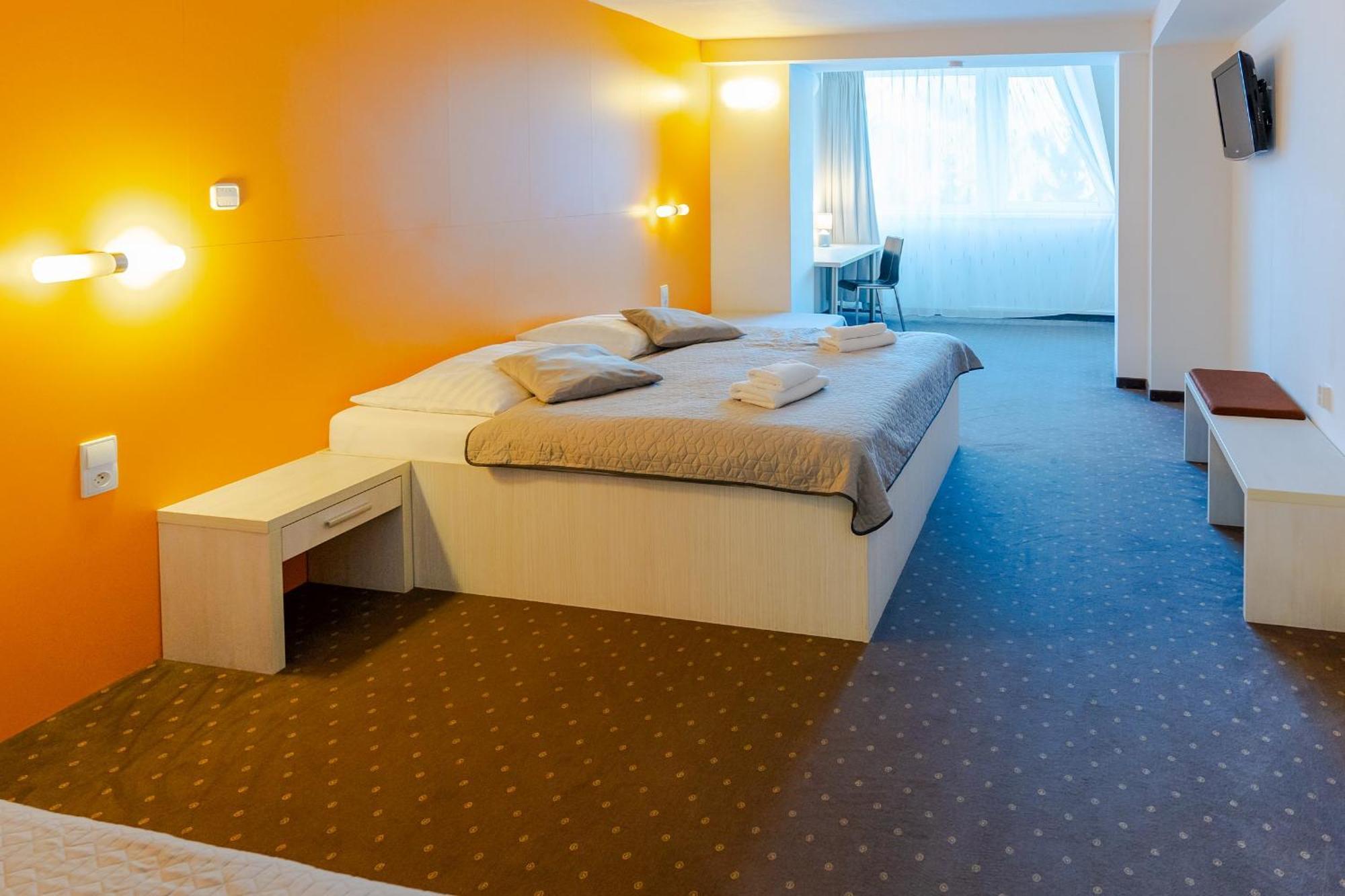 Hotel Ostredok Демановска Долина Екстериор снимка
