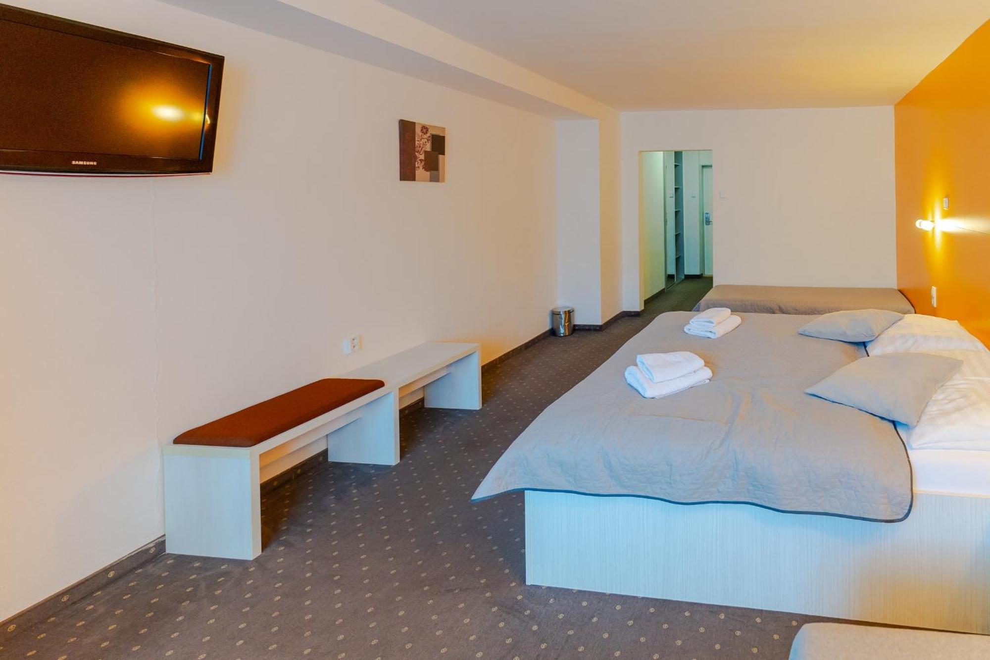 Hotel Ostredok Демановска Долина Екстериор снимка